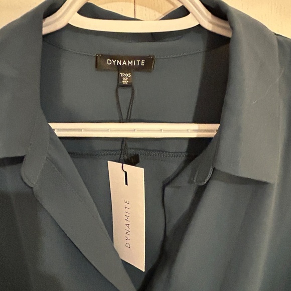 Dynamite Size XS NWT Long-sleeve Front twist Crop Top - Picture 9 of 9